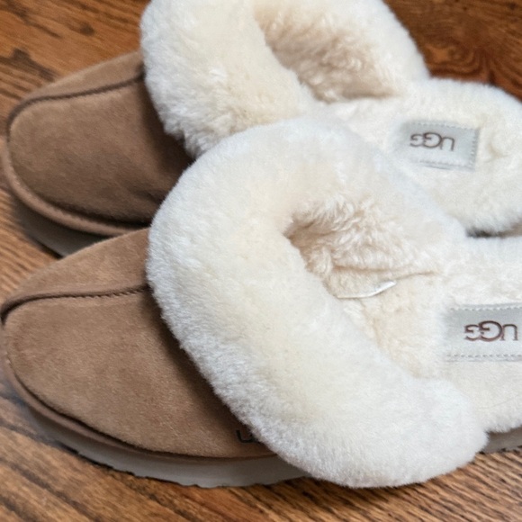 UGG Tan Slippers with Cream Shearling - Picture 5 of 5